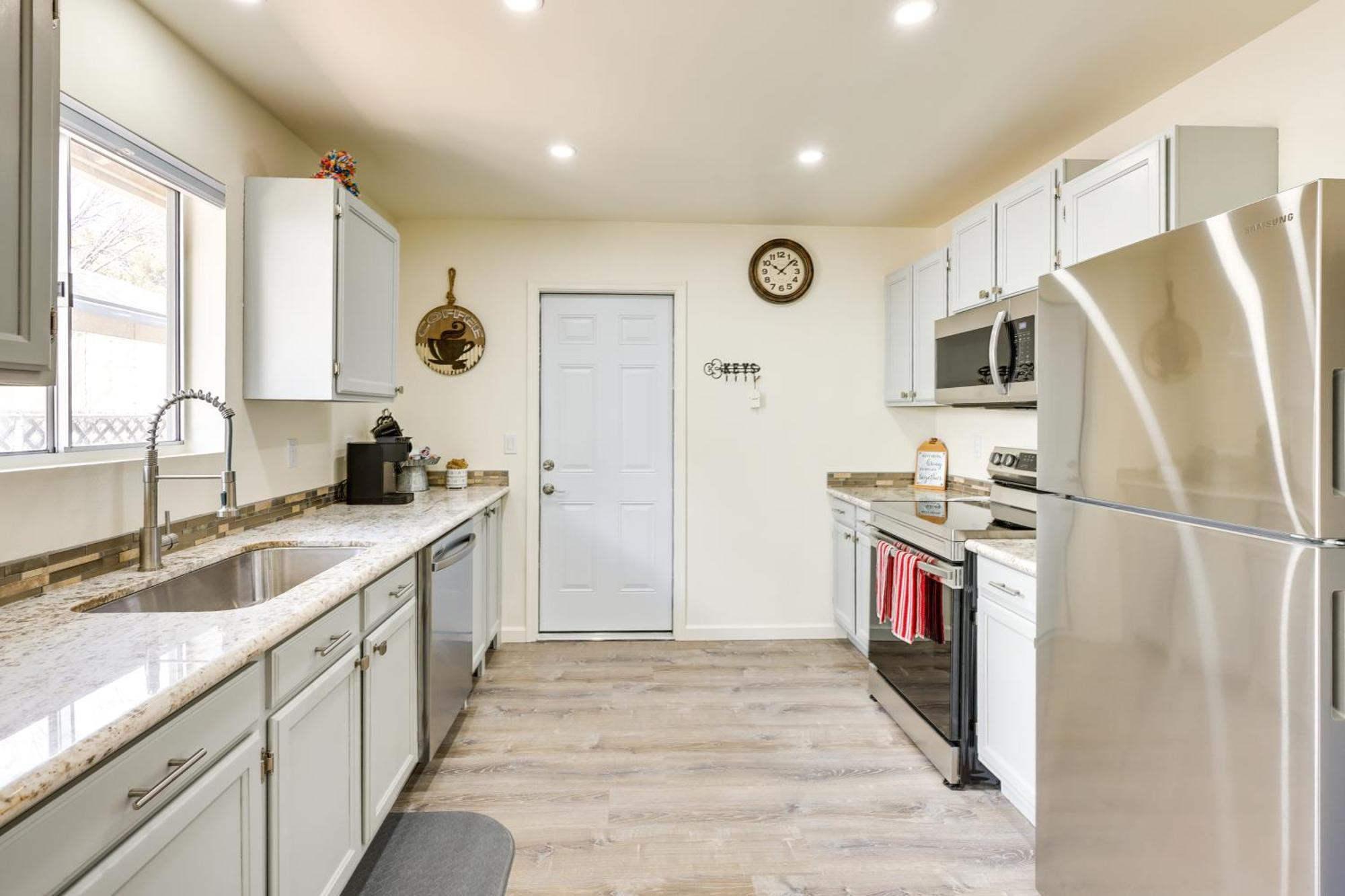 Kingman Vacation Rental With Yard And Fire Pit エクステリア 写真