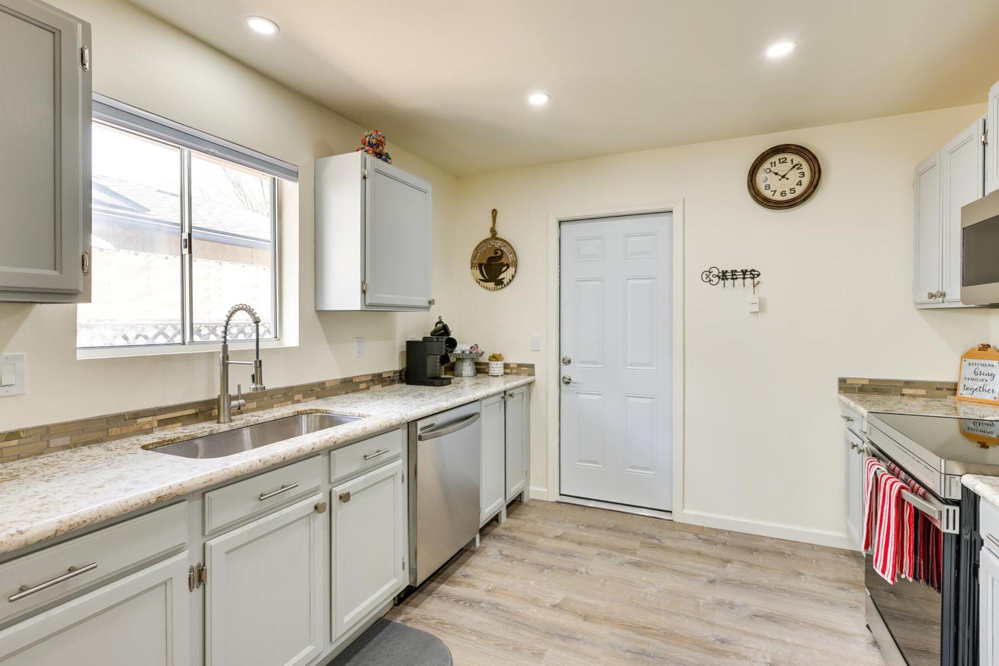 Kingman Vacation Rental With Yard And Fire Pit エクステリア 写真