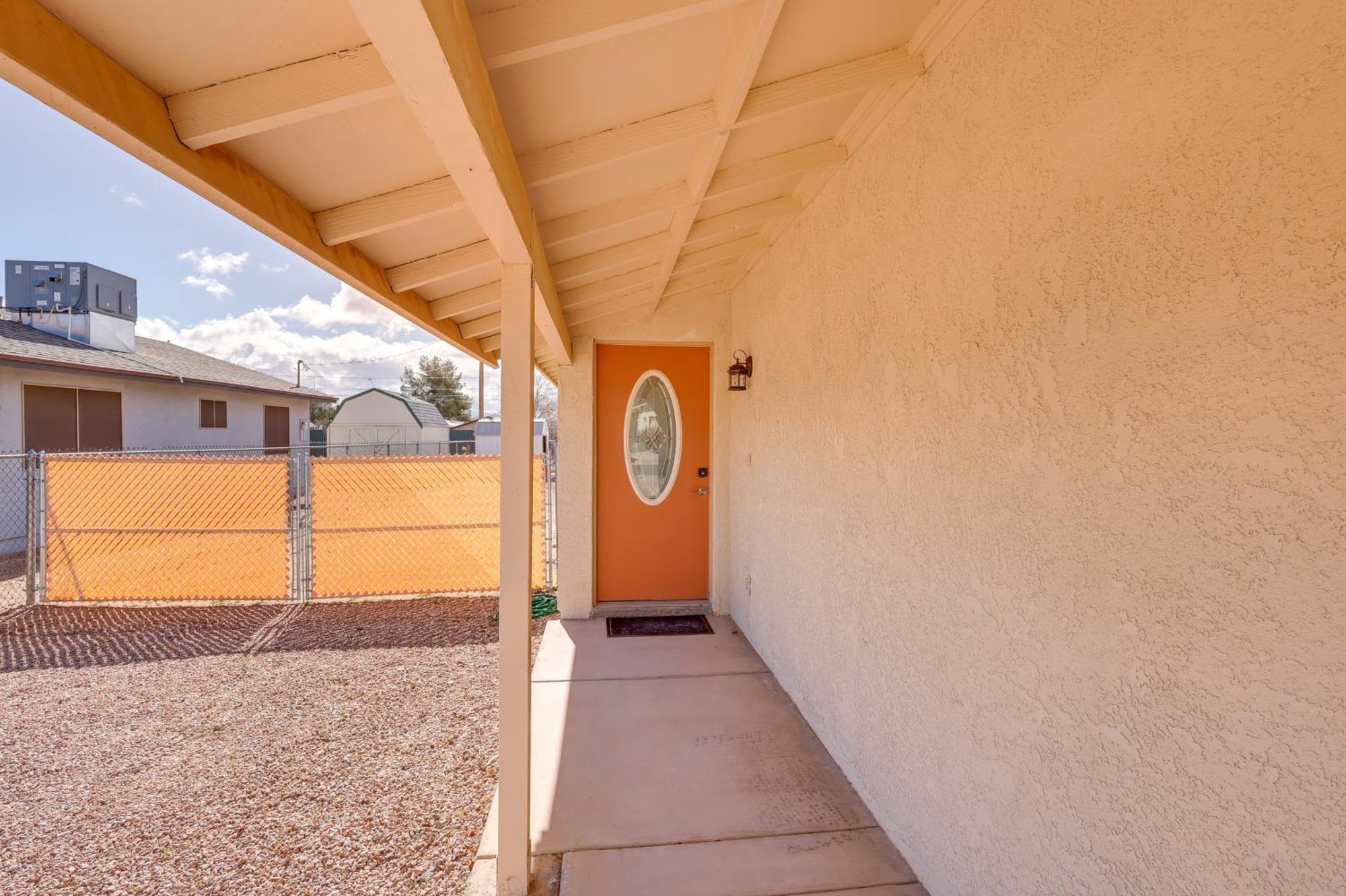 Kingman Vacation Rental With Yard And Fire Pit エクステリア 写真