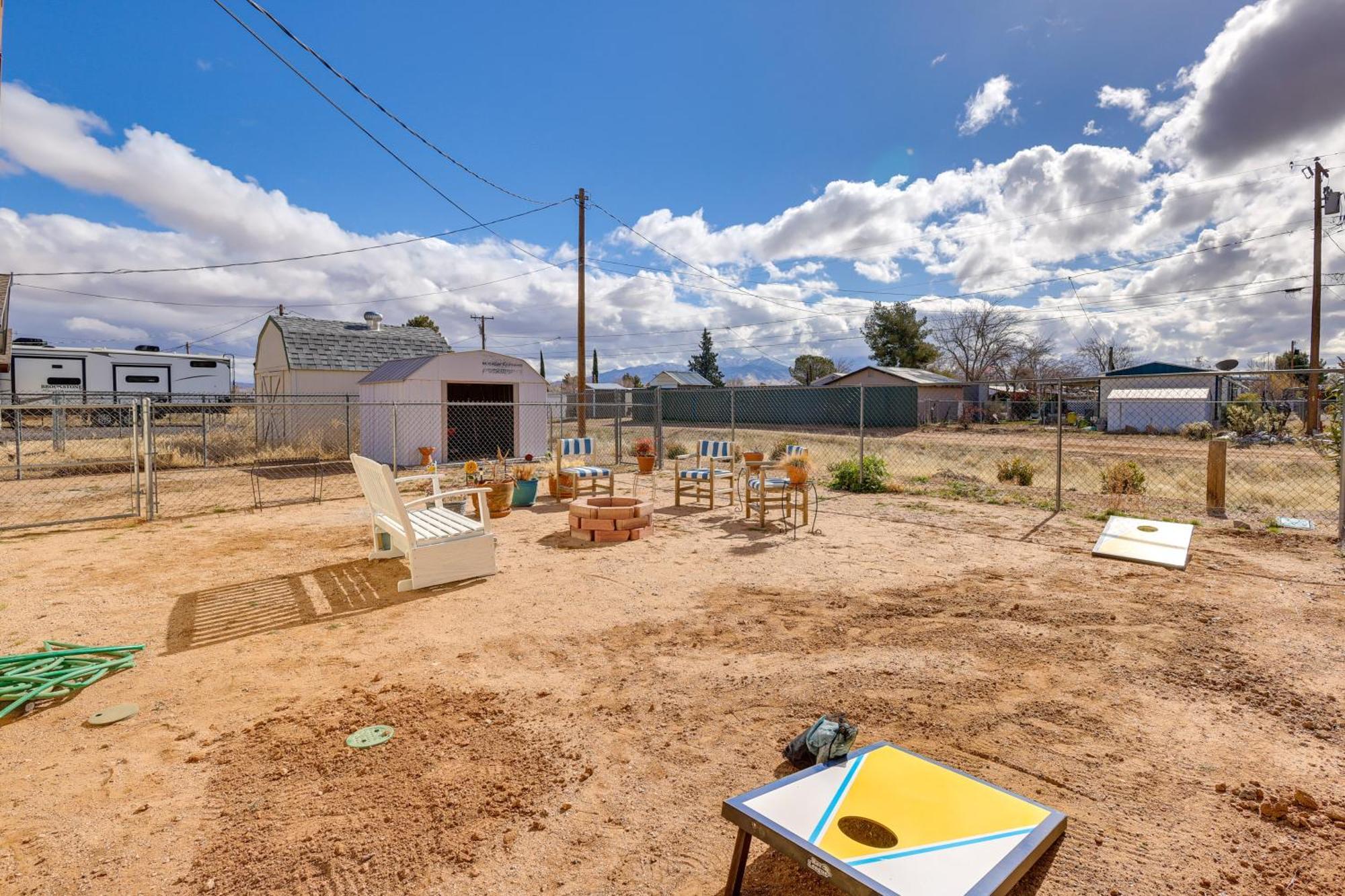 Kingman Vacation Rental With Yard And Fire Pit エクステリア 写真